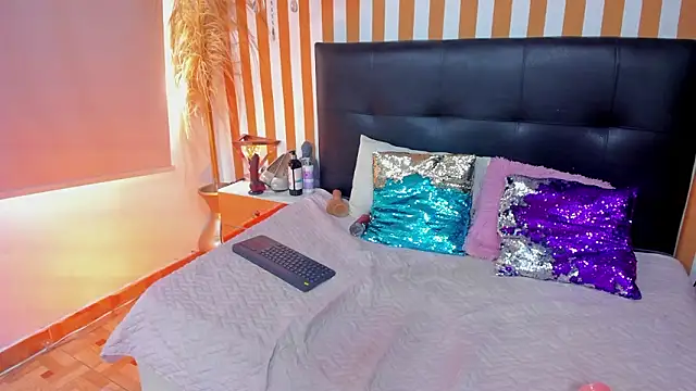 lunatoledo - LunaToledo's free webcam