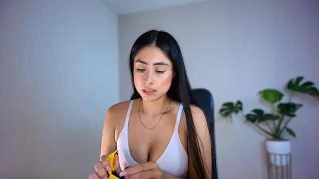 auroracaruso11 - Auroracaruso11's free webcam - UK Sex Cams