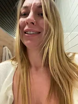 Sweet___Emily Live Webcam on Stripchat