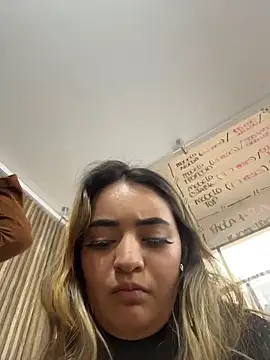 antonella_julieta (Ask my age) - Passionate kisses in the office 🔥