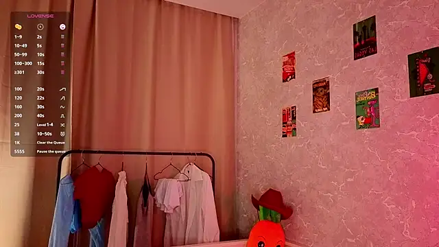 lizawakenight (F teen) - tease my nipples under shirt