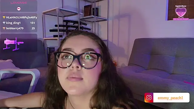 emmy_peach1 - Emmy_peach1's free webcam - UK Sex Cams