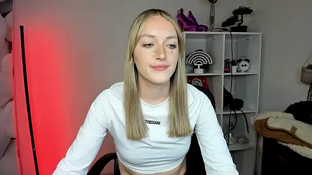 EvelynBlond webcam