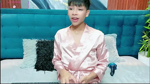 dilan_911 (M twink) - ZOOM ASS WITH OIL