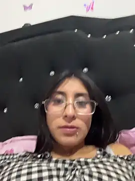 Webcam Model (Violeet-Smith)  is live.Free join now!