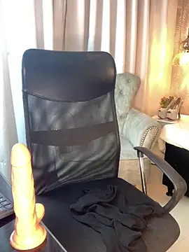 Webcam Model (Auri__)  is live.Free join now!