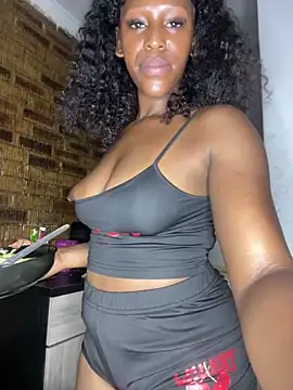 sp1cy_mommy (F teen) - NAKED IN THE KITCHEN