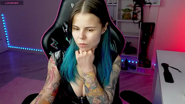 QueenAliceX from StripChat is Freechat