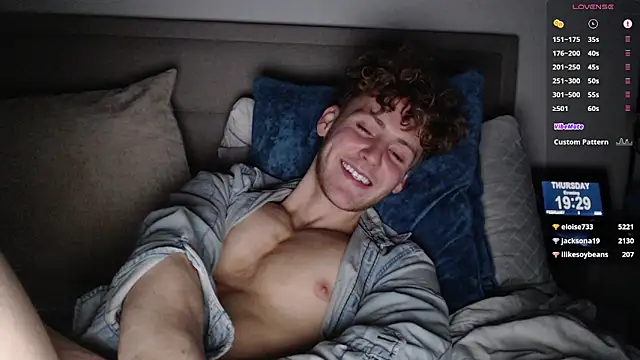 DominantAlex18's room