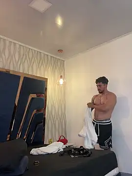 brad_summer (M young) - SPIT MY PECS AND MY SEXY NIPPLES