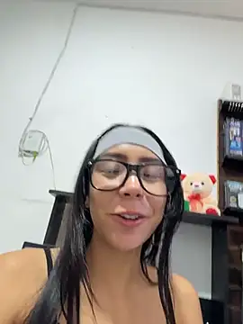 Webcam Model (pregnant_sofii18)  is live.Free join now!