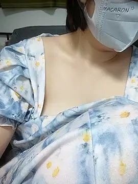 miniiceyya - Miniiceyya's free webcam