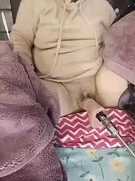 Webcam Model (RooseWater)  is live.Free join now!