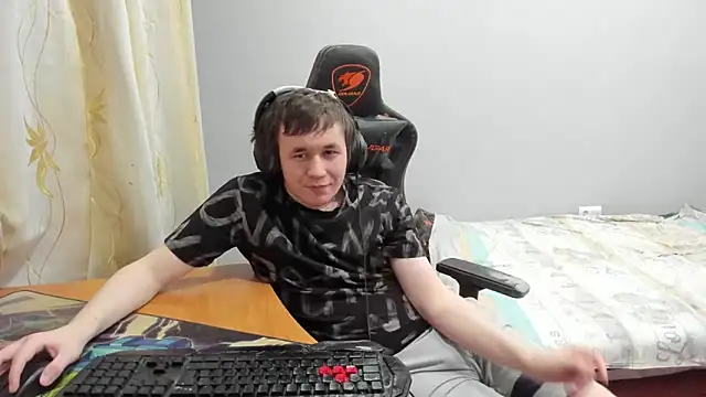 iliaskrislove - Iliaskrislove's free webcam - UK Sex Cams