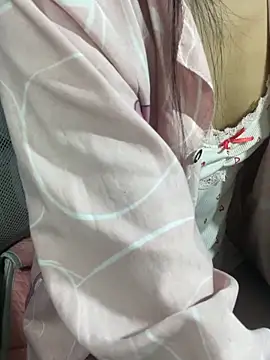 mina048 - Mina048's free webcam