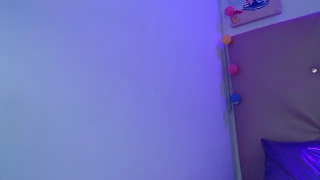 sarablondee - Sarablondee's free webcam - UK Sex Cams