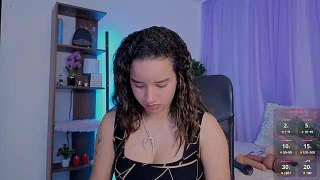 emilyrouxe - Emilyrouxe's free webcam - UK Sex Cams