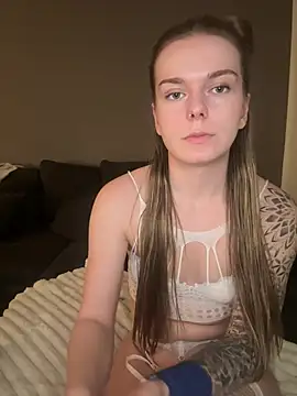 Webcam Model (LisaFreierxx)  is live.Free join now!