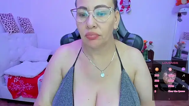 esmeralda_milf - Esmeralda_milf's free webcam