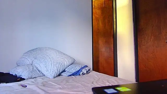 bellatrix25 - Bellatrix25's free webcam - UK Sex Cams