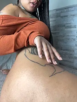 xbigpeach (F young) - Tongue sticking out