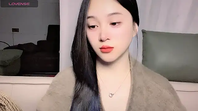 美女woaiqinqin在线直播