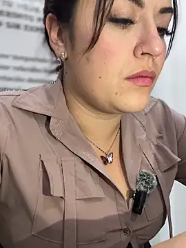 lesly_10- - Lesly_10-'s free webcam - UK Sex Cams