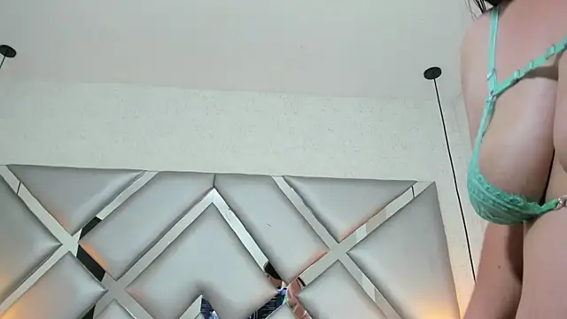 abrilmiller_vc - ABRILMILLER_VC's free webcam - UK Sex Cams