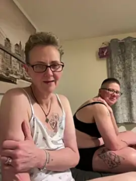 curvy-jinx - Curvy-Jinx's free webcam