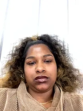 Webcam Model (BigFineSelena)  is live.Free join now!