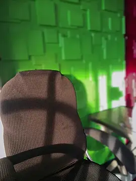 Webcam Model (Emily-teen)  is live.Free join now!