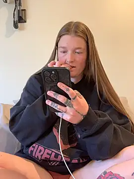 Live sex cam di PussiesnCream_