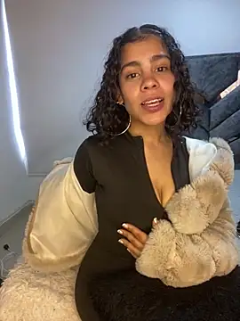 nina_18_years - NINA_18_YEARS's free webcam