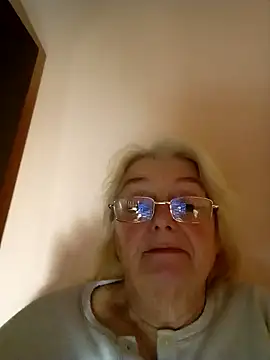 Webcam Model (AmyLove353)  is live.Free join now!