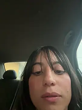 Webcam Model (Mia_fiire)  is live.Free join now!