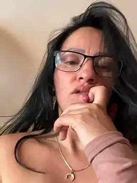 Webcam Model (ValeriaVixen)  is live.Free join now!