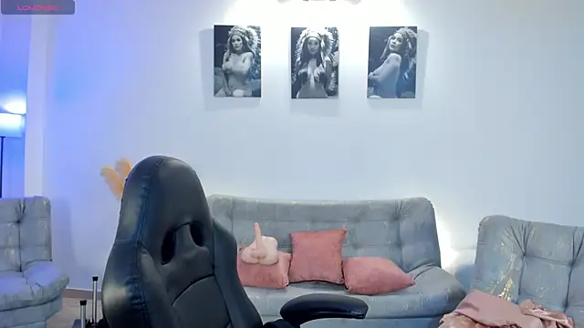 美女PuiYee在线直播