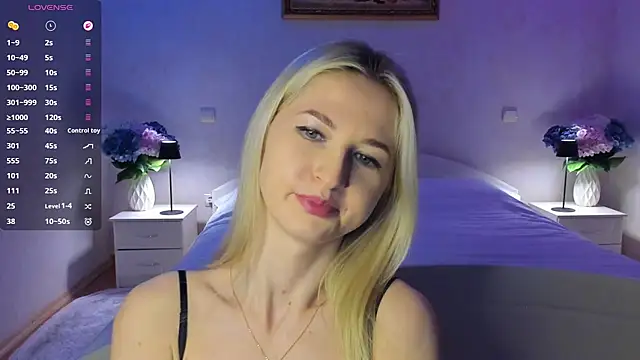 julie_blaze - Julie_Blaze's free webcam - UK Sex Cams