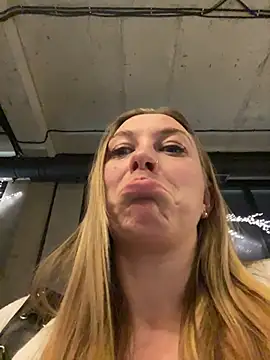 Sweet___Emily Live Webcam on Stripchat