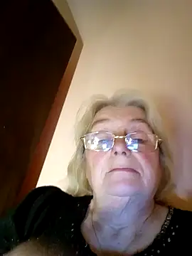 Webcam Model (AmyLove353)  is live.Free join now!