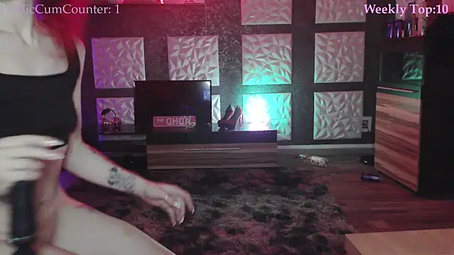 SweetSeraphine from StripChat is Freechat