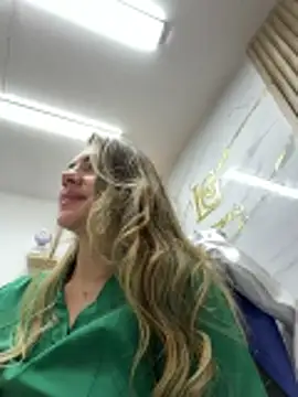 alicee16 (Ask my age) - dildo in my pussy under the desk