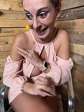 therealbeverlycious - Therealbeverlycious's free webcam - UK Sex Cams