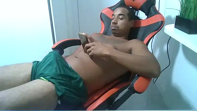 juninholekejr - JUNINHOLEKEJR's free webcam - UK Sex Cams