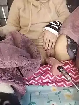 Webcam Model (RooseWater)  is live.Free join now!