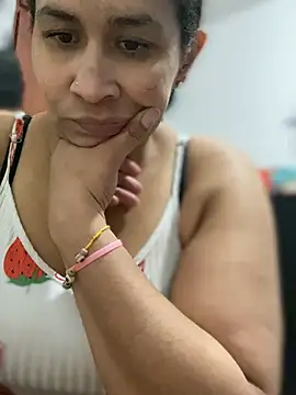 Webcam Model (Carola-Ross)  is live.Free join now!