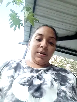 dirty-fat-horny (F young) - full squirt in the garden