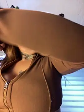 Webcam Model (EmilyMoore_Pink)  is live.Free join now!