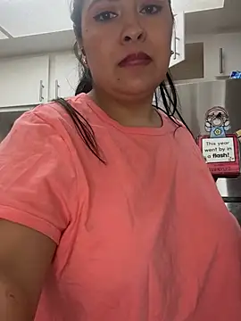 latina_curvy22 webcam