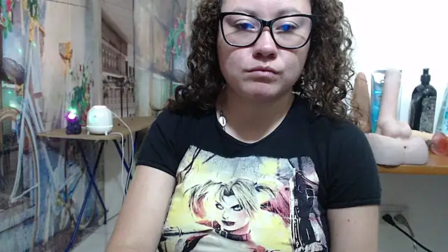 curly_greeneyed webcam